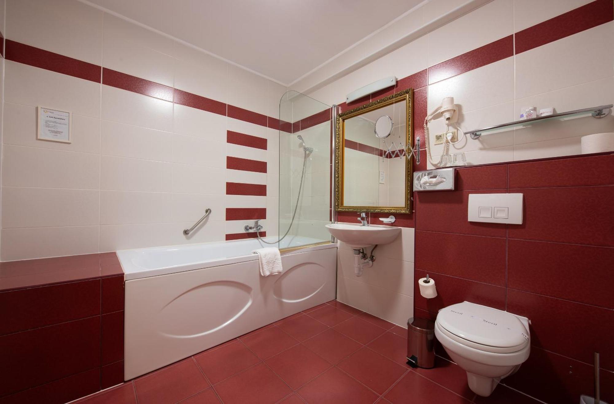 Calimbra Wellness Hotel Superior Мішкольц Екстер'єр фото