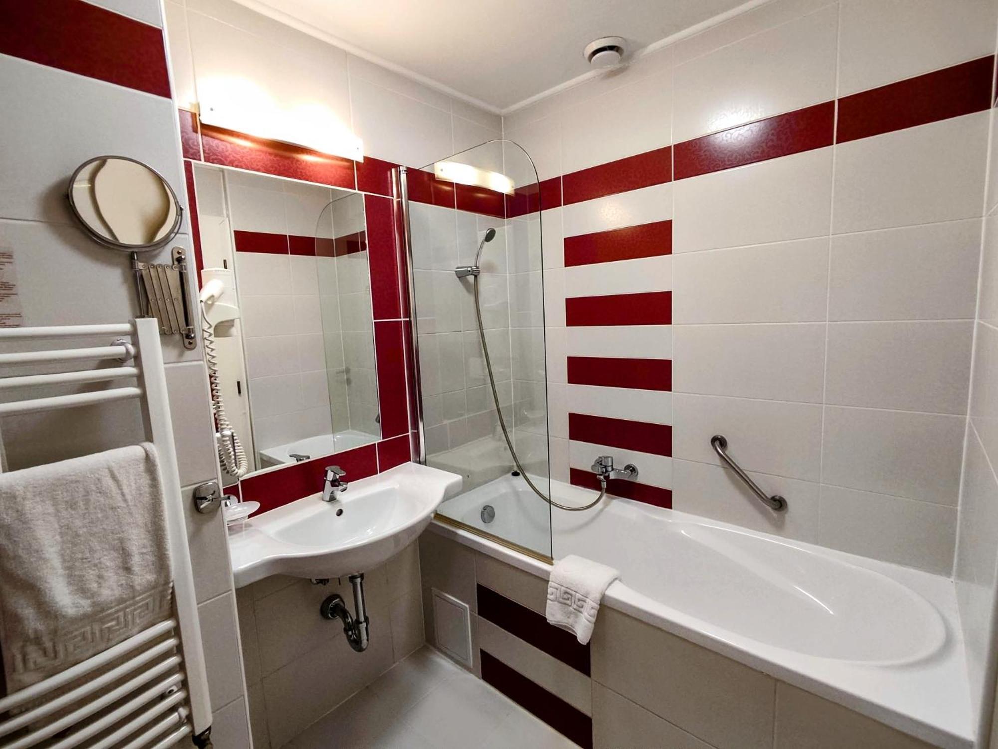 Calimbra Wellness Hotel Superior Мішкольц Екстер'єр фото