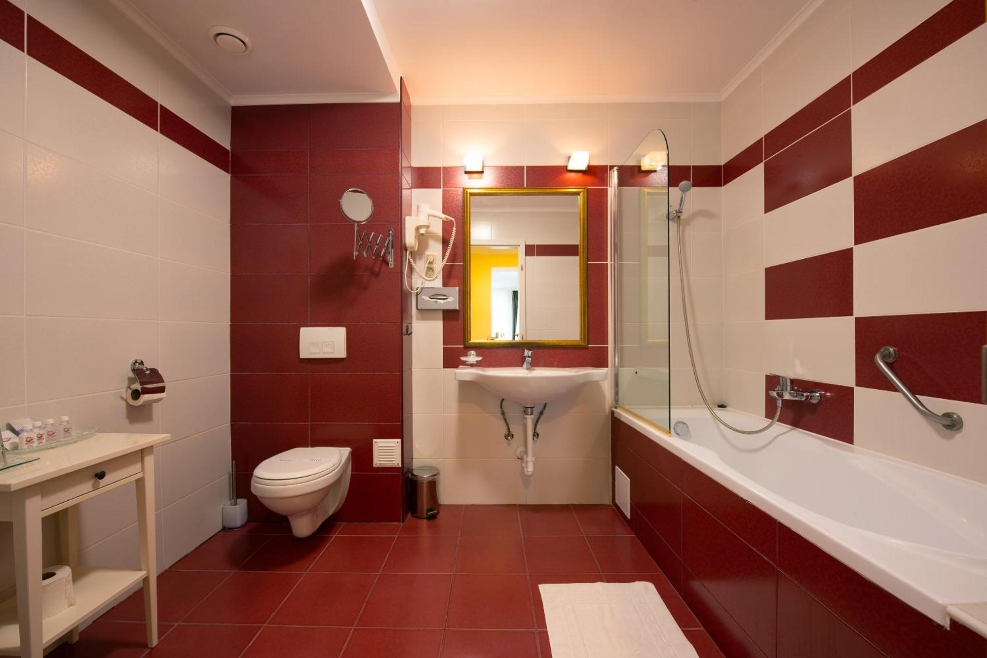 Calimbra Wellness Hotel Superior Мішкольц Екстер'єр фото