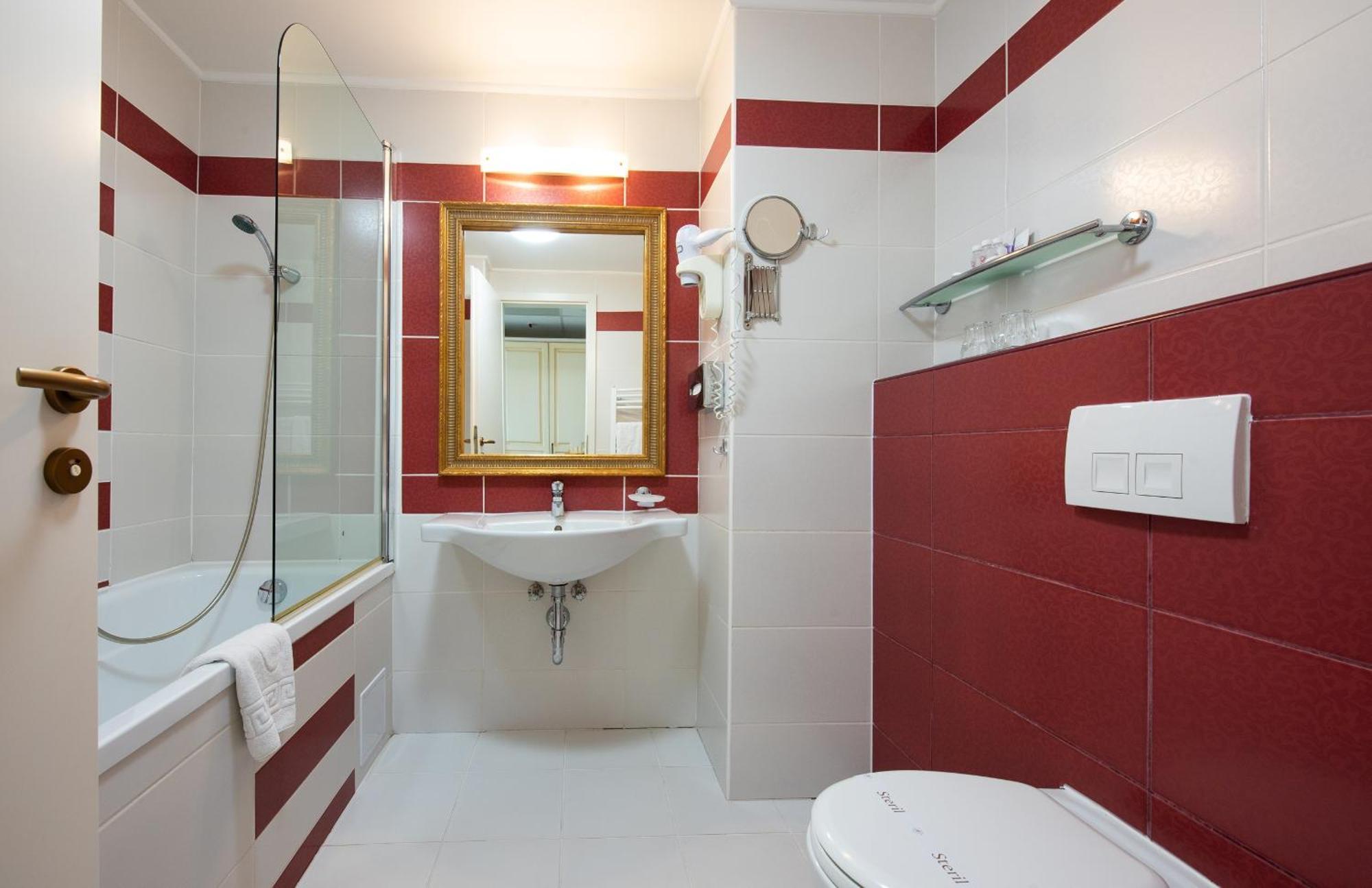 Calimbra Wellness Hotel Superior Мішкольц Екстер'єр фото