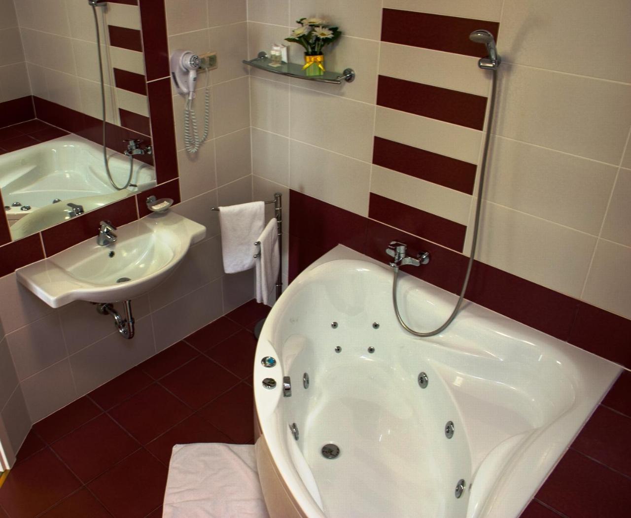Calimbra Wellness Hotel Superior Мішкольц Екстер'єр фото